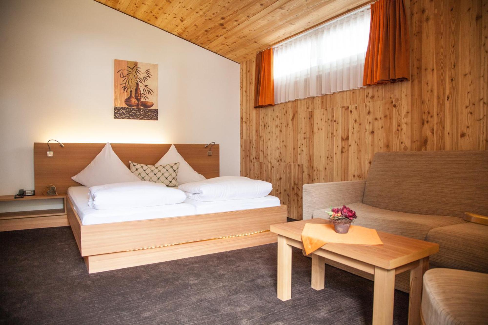Gasthof Zum Goldenen Loewen Nauders Exterior foto