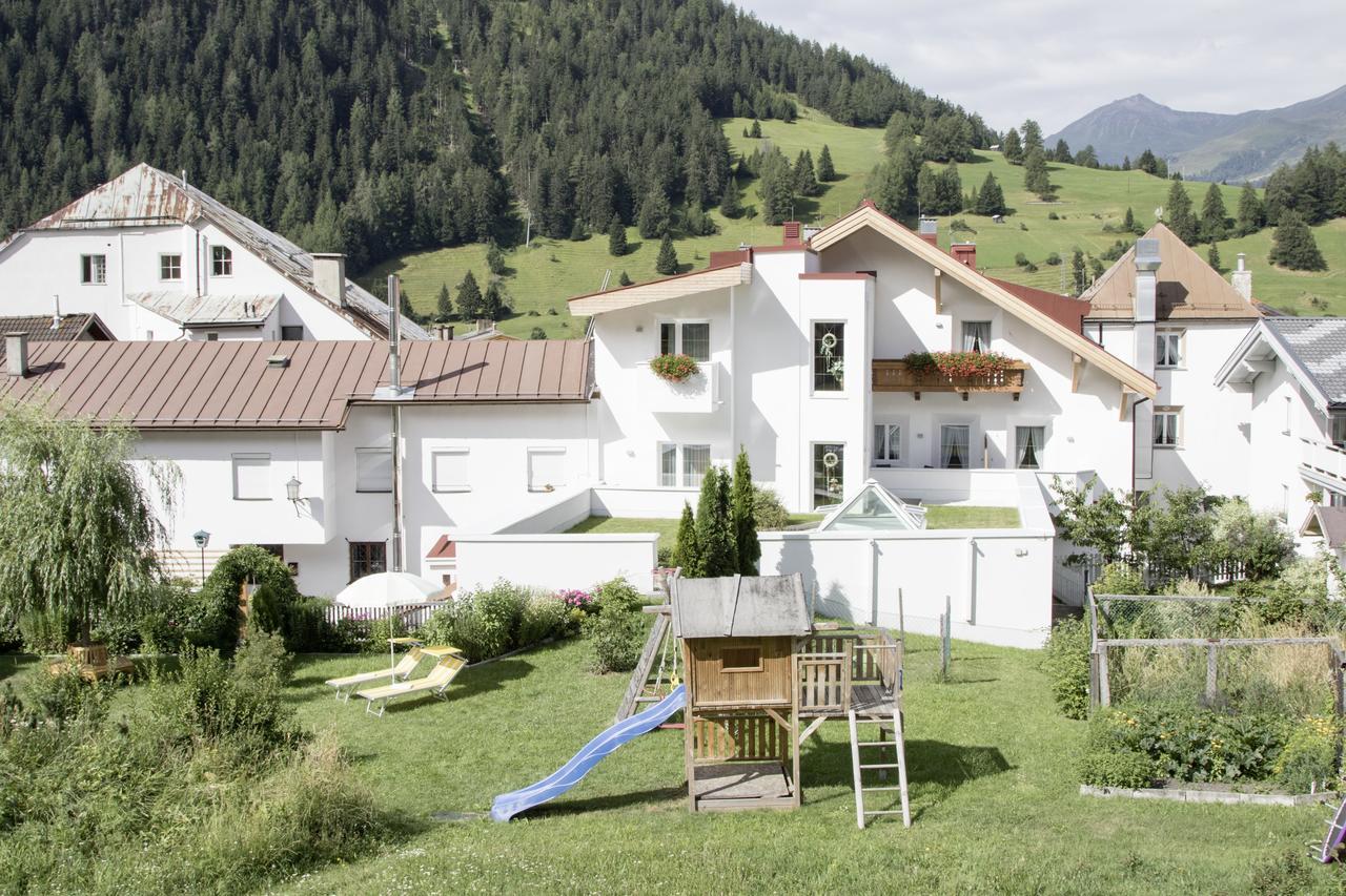 Gasthof Zum Goldenen Loewen Nauders Exterior foto