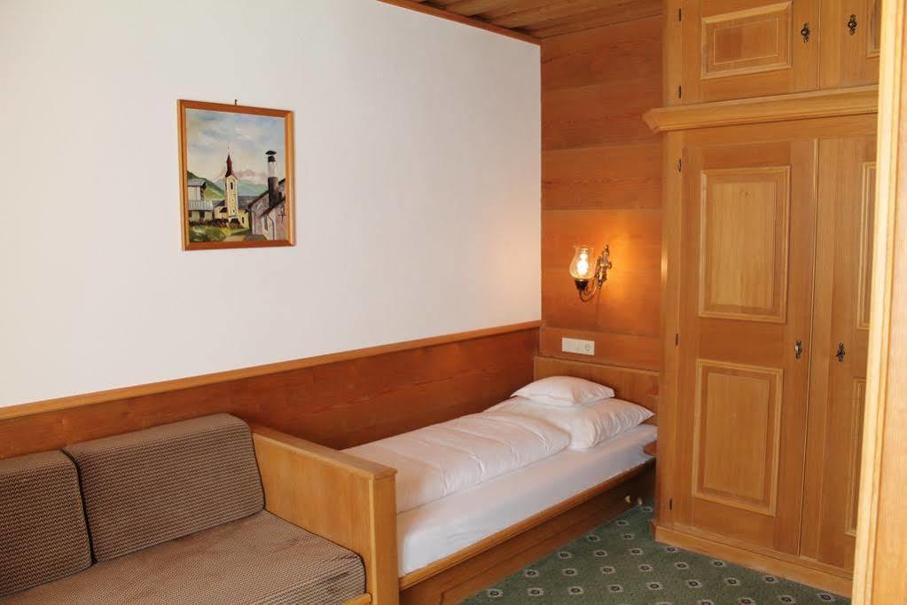 Gasthof Zum Goldenen Loewen Nauders Exterior foto